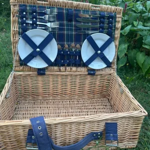 Lovely picnic basket - Image 4