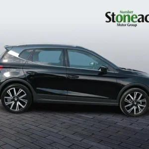 2023 SEAT Arona 1.0 TSI 110 FR Edition 5-door hatchback petrol manual - Image 2