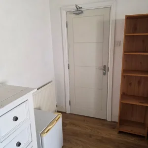 Double Rooms to Let - Image 2