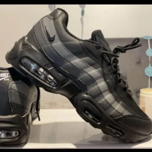 Nike Airmax 95s, Vapourmax 90s 110s, Jordan 97s - Image 4