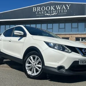 2015 Nissan Qashqai 1.5 dCi Acenta+ 5dr HATCHBACK DIESEL Manual - Image 2