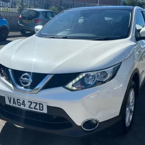 2015 Nissan Qashqai 1.5 dCi Acenta+ 5dr HATCHBACK DIESEL Manual - Image 6