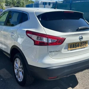 2015 Nissan Qashqai 1.5 dCi Acenta+ 5dr HATCHBACK DIESEL Manual - Image 8