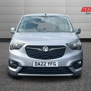 2022 Vauxhall Combo Life 1.2 Turbo 130 SE XL Estate - Image 4