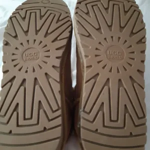 Brown ugg boots - Image 4