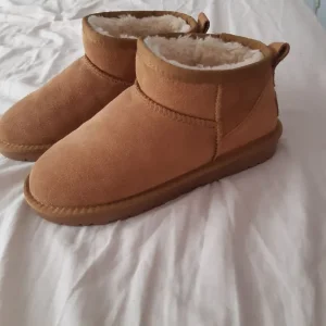 Brown ugg boots - Image 5