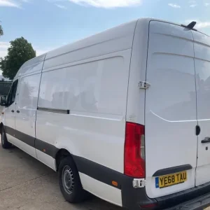 2018 Mercedes-Benz Sprinter 3.5t H2 Van PANEL VAN Diesel Manual - Image 4