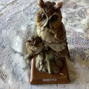 Owl and baby sculpture - Image 2