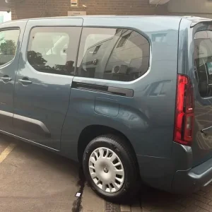 Vauxhall Combo Life Electric 52kwh Design Xl MPV 5dr Electric Auto 7.4kw - Image 2