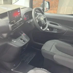 Vauxhall Combo Life Electric 52kwh Design Xl MPV 5dr Electric Auto 7.4kw - Image 3