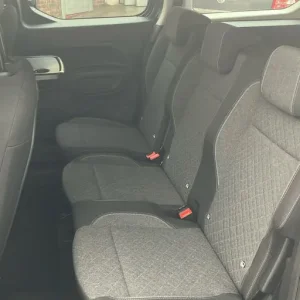 Vauxhall Combo Life Electric 52kwh Design Xl MPV 5dr Electric Auto 7.4kw - Image 5