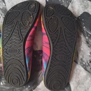 Child size 13-1 beach shoes - Image 2