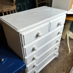 Chest of drawers