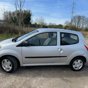2011 Renault Twingo 1.2 Pzazz 3Dr Hatch £1919 - Image 2