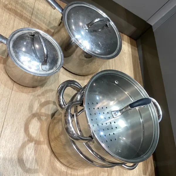 2 saucepans with lids and a steamer pan set - £14 (Wallisdown)