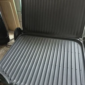 George Foreman Family size Grill(47cm x 51cm) with Stand and utensils - Image 3
