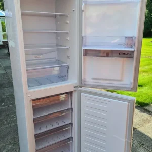 Beko Fridge Freezer with water dispenser in Excellent condition - Image 2
