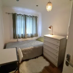 Single Room in Salisbury, Wiltshire - Image 2