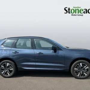 2025 Volvo XC60 Plus B5 AWD Mild hybrid ESTATE Petrol/Electric Hybrid Automatic - Image 3