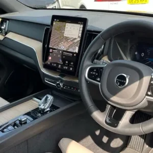 2025 Volvo XC60 Plus B5 AWD Mild hybrid ESTATE Petrol/Electric Hybrid Automatic - Image 4