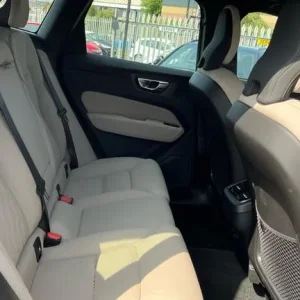 2025 Volvo XC60 Plus B5 AWD Mild hybrid ESTATE Petrol/Electric Hybrid Automatic - Image 6