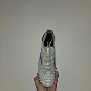 Mizuno Morelia Neo IV Beta Made in Japan FG - Size 8/8.5 UK (White/Laser Blue/Laser Blue) - Image 3