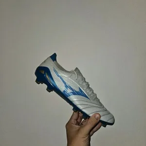 Mizuno Morelia Neo IV Beta Made in Japan FG - Size 8/8.5 UK (White/Laser Blue/Laser Blue)