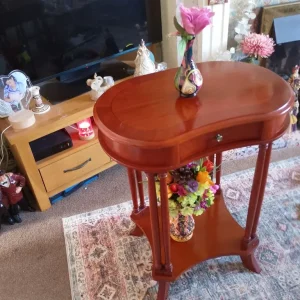 Lovely condition beautiful kidney shaped mahogany table withdrawals - Image 2