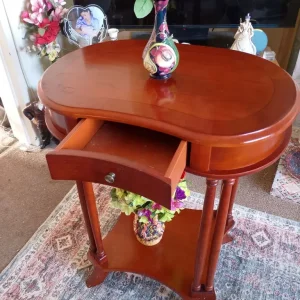 Lovely condition beautiful kidney shaped mahogany table withdrawals - Image 4