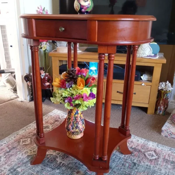 Lovely condition beautiful kidney shaped mahogany table withdrawals
