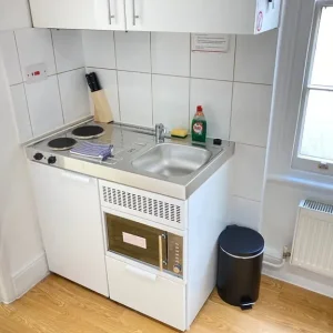 Includes Electric Converted New Studio Flat Shower DBedRoom OpenKitchen VeryNearRailTubeBusShopsPark - Image 4