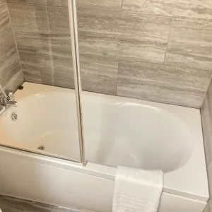 Includes Electric Converted New Studio Flat Shower DBedRoom OpenKitchen VeryNearRailTubeBusShopsPark - Image 6