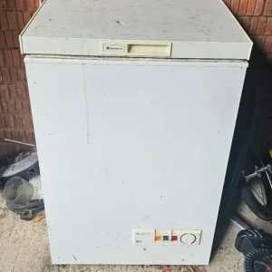 Washer, dryer and chest freezer - Image 4