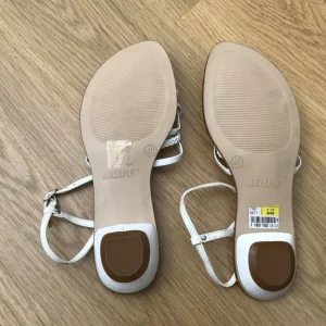 Ariana White Sandals Size 6 Never been worn Please see photo for description £4 - Image 2