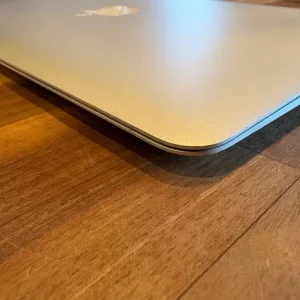 Macbook Air 11” Early 2014, A1465,i7,8GB for spares or repair - Image 4