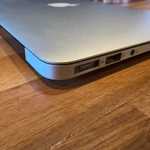 Macbook Air 11” Early 2014, A1465,i7,8GB for spares or repair - Image 6