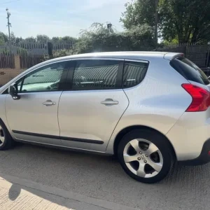 2012 62 PEUGEOT 3008 ACTIVE 1.6 HDI DIESEL*LOVELY CONDITION* 2 LADY OWNERS* - Image 6