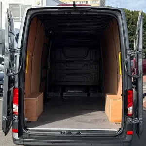 2025 Volkswagen Crafter 2.0TDI 140PS CR35 LWB Commerce Plus Van DIESEL Manual - Image 6