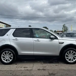2017 Land Rover Discovery Sport 2.0 TD4 SE Tech SUV 5dr Diesel Manual 4WD Euro 6 (s/s) (180 ps) E... - Image 3