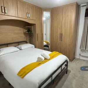 4 bedroom house in Yarmouth Crescent, London, N17 (4 bed) (#2521342) - Image 5