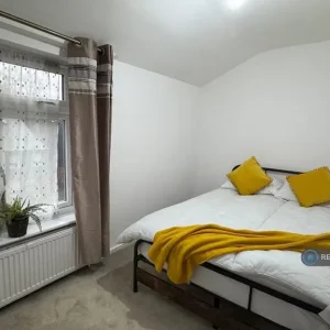 4 bedroom house in Yarmouth Crescent, London, N17 (4 bed) (#2521342) - Image 8