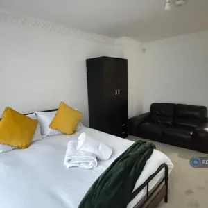 4 bedroom house in Yarmouth Crescent, London, N17 (4 bed) (#2521342)