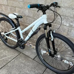 Skye S Crystal White Trek Bike - Image 2