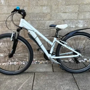 Skye S Crystal White Trek Bike