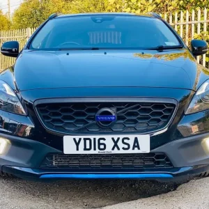 2016 Volvo V40 Cross Country 2.0 D2 Lux ULEZ FREE FSH T.BELT DONE Hatchback Diesel Manual - Image 2