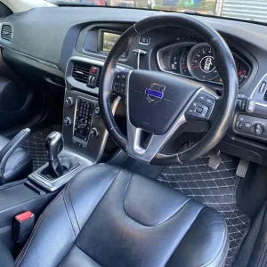 2016 Volvo V40 Cross Country 2.0 D2 Lux ULEZ FREE FSH T.BELT DONE Hatchback Diesel Manual - Image 4