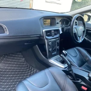 2016 Volvo V40 Cross Country 2.0 D2 Lux ULEZ FREE FSH T.BELT DONE Hatchback Diesel Manual - Image 5