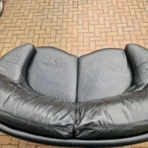 2 Seater curved leather sofa - Image 7
