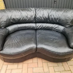2 Seater curved leather sofa - Image 8