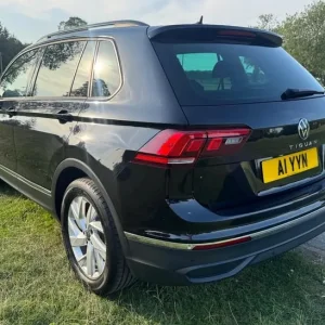 VOLKSWAGEN TIGUAN 1.5 TSI Life 2021 - Image 5